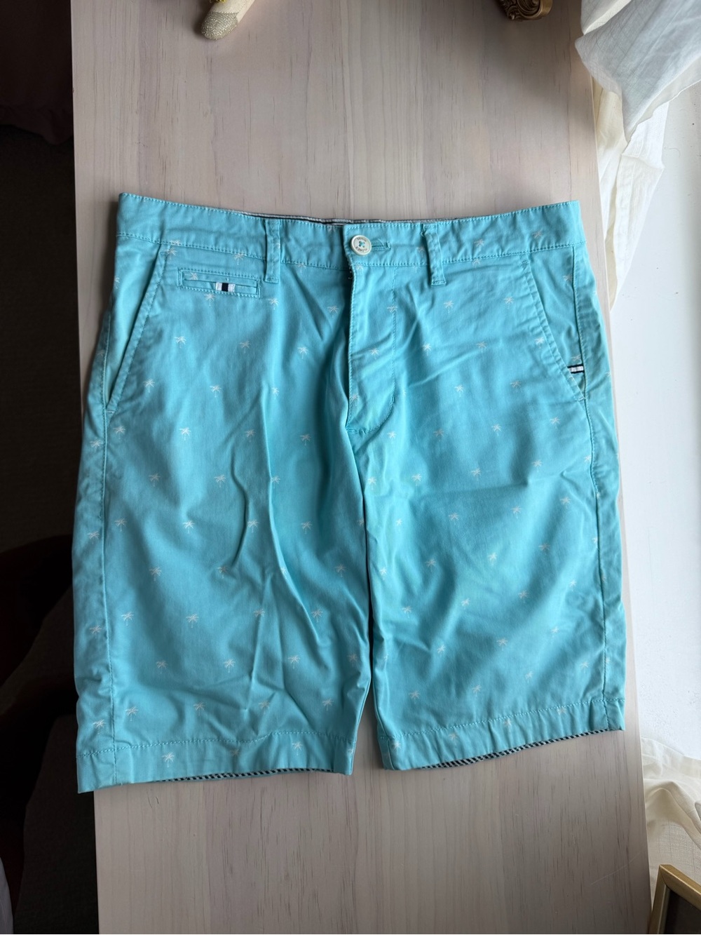 Denim & Flower Men's Light Blue Palm-Print Casual Shorts